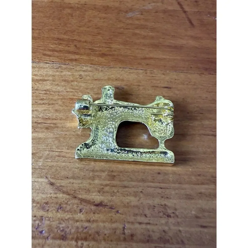 Vintage Sewing Notions Lot Thimbles Sewing Machine Brooch Thread Buttons